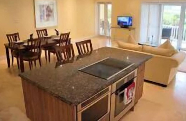 Vacation in St Kitts & Nevis! Beachfront! 2 Spaces Outdoor Pools, Free Parking