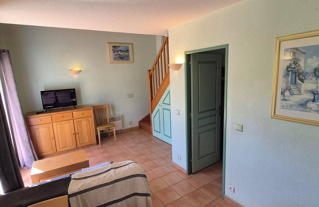 Vacation residence with garden and 2 swimming pools. Ideal for summer vacations.