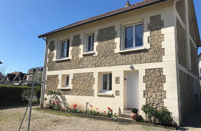 Vacation villa 50 meters from the sea.