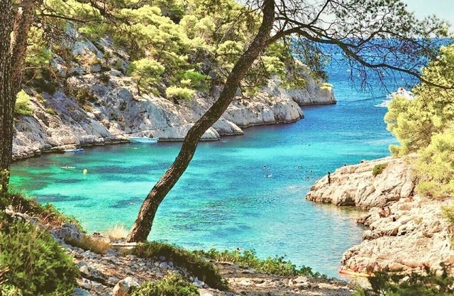VACATION VILLA IN PROVENCE - CLOSE TO THE BEACHES AND CREEKS OF THE CÔTE-BLEUE