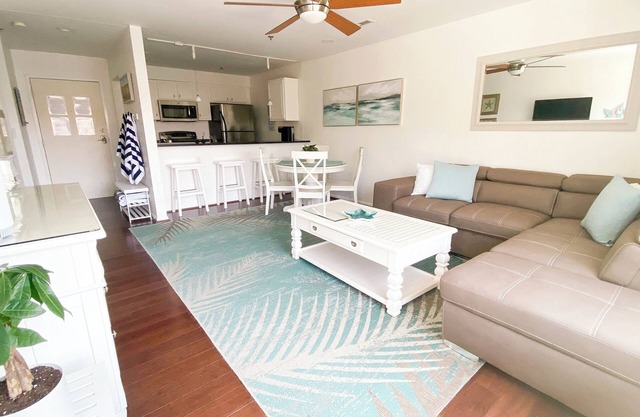 Vacationing is easy in this newly refreshed beach condo!