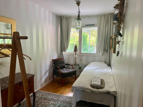 Vackra rum i fin Båstad villa nedanför Italienska vägen med trädgård och nära hav