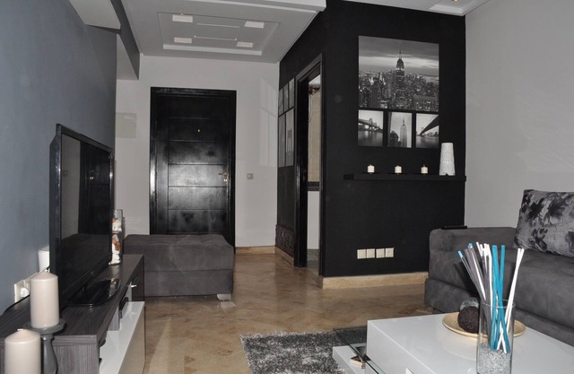 Val Fleuri Apartment with Balcony, Casablanca