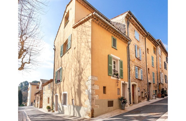 Valbonne Village - charming townhouse with rooftop terrace