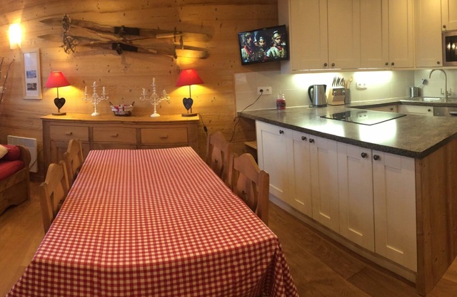Valmorel renovated luxury ski apartment - sleep up to 6
