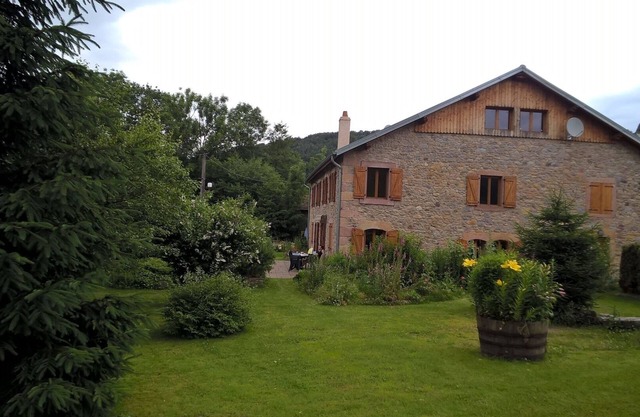 Vast charming apartment with garden in the middle of nature