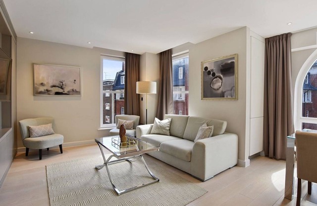 VAUXHALL BRIDGE ROAD 3 BEDROOM APARTMENT IN LONDON