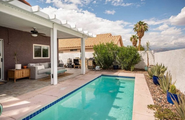Vegas Designer Private Pool Oasis, King Suite, BBQ