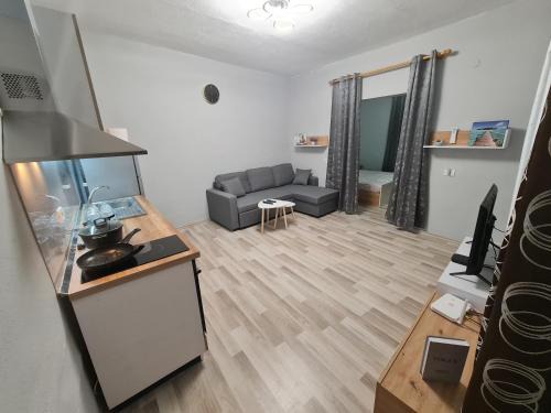 Velipoja Home