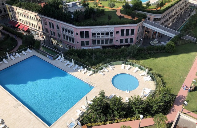 Venezia mega residence