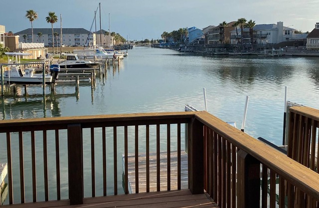 Venezia - WATERFRONT WITH BOAT SLIP, NEWLY REMODELED, 3 BED, 2.5 BATH TOWNHOME
