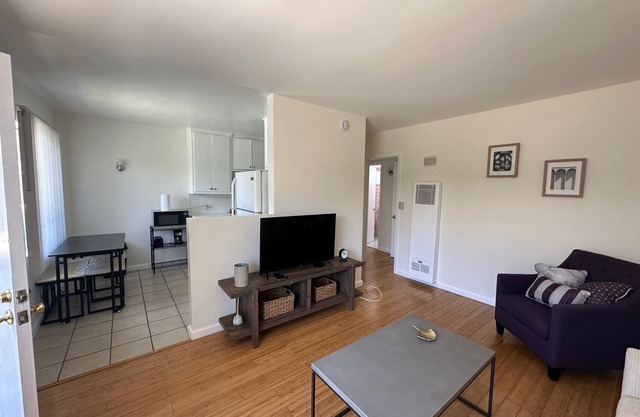 Venice Apartment with Parking B