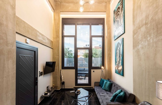 Ventiri Lofts - Luxury Duplex w/Private Garden