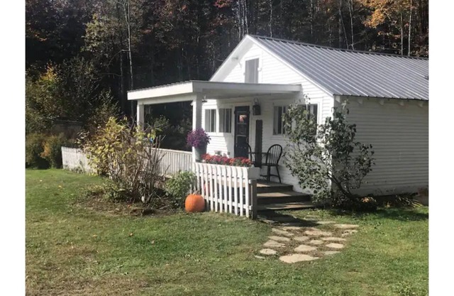 Vermont Country Cottage (Near Village)