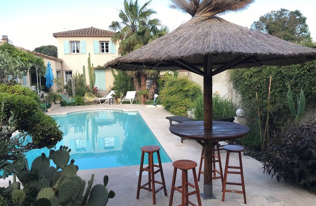 Very beautiful villa, comfortable and very bright, in a residential area.