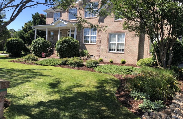 Very Bright, Spacious Home Just Minutes From Beaches, Parks, Museums, And More!