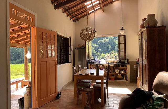 Very charme and comfort in the rock, in the paradise of Cunha.