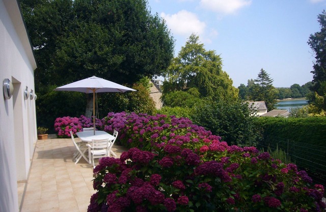 Very comfortable villa in a quiet, sea view, greenery.