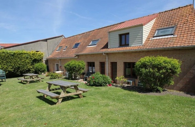 Very comfortable cottage, 800 meters from the beach, at the foot of the Cap Blanc Nez chapel