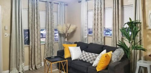 Very Glam Apartment 6 Miles From Hard Rock Stadium and Casino
