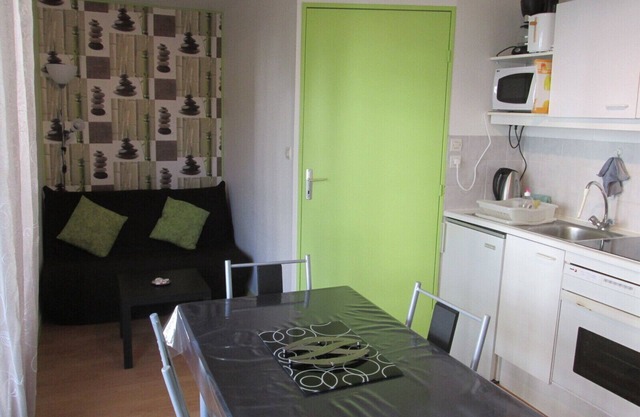 Very nice 2 room apartment with balcony, 200 m from the sea