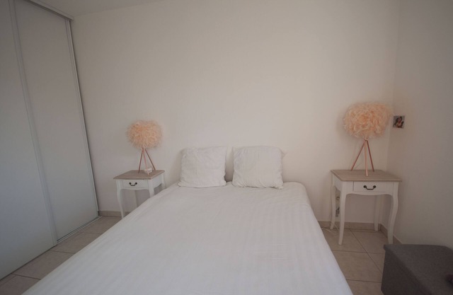 Very nice 2-room apartment in the forest 10 minutes from the beach