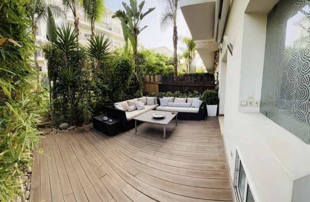 very nice appartment with big garden inside the building