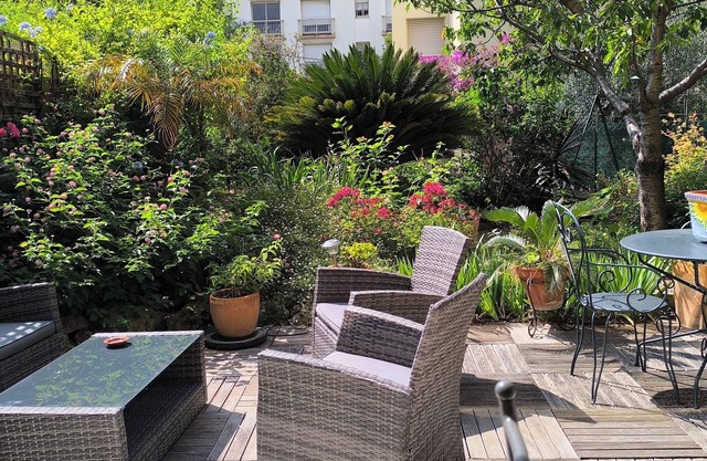 Very nice 3-rooms apartment + private garden10 mns, walk to the beach, quiet are