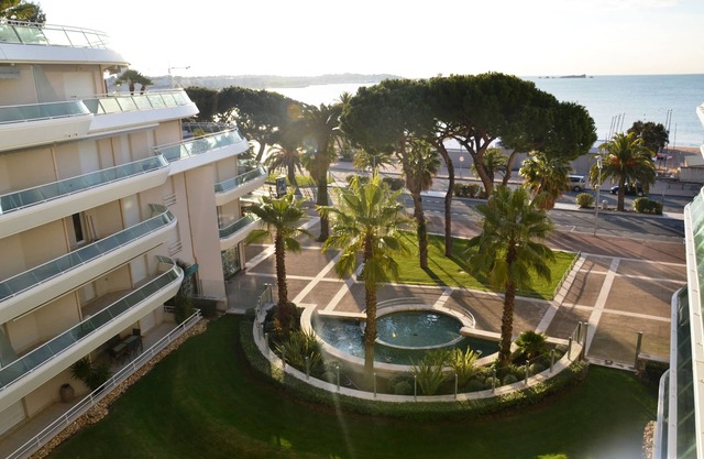 VERY NICE T2 IN LUXURY RESIDENCE FREJUS PLAGE