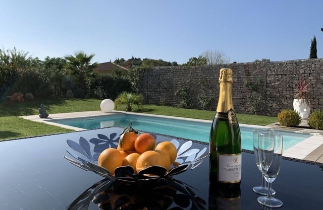 Very pretty, trendy villa with swimming pool
