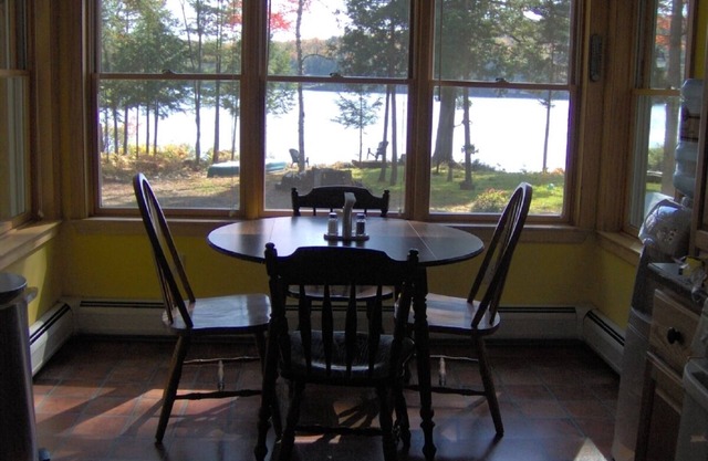 Very private-modern home -large lake-202ft. of shoreline