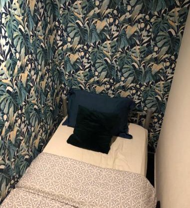Very Small Private room 100cmx200cm only for sleep 7pm-11am NO KEY