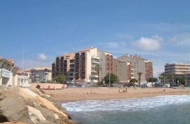 Very well located apartment between the beach and the Port de Fregus