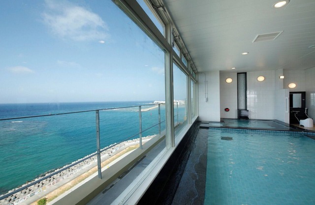 Vessel Hotel Campana Okinawa