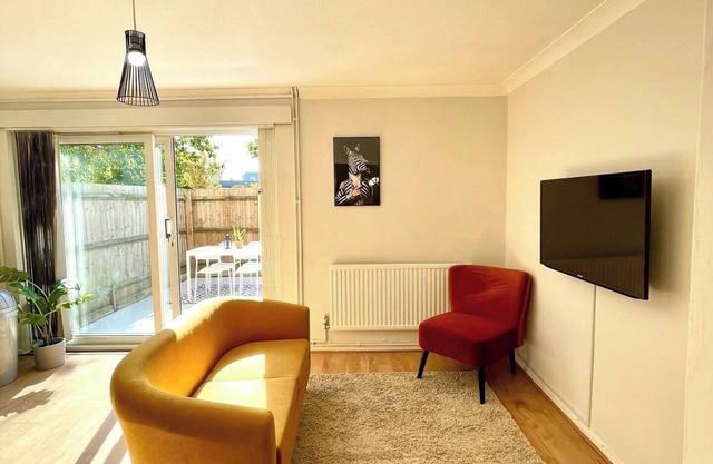 Vibrant 4 Bed House + Garden Mile End
