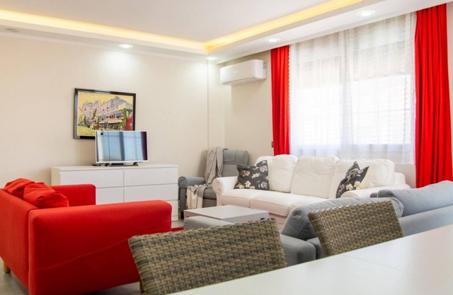 Vibrant and Central Flat near Sea in Cesme