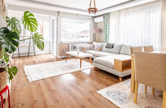 Vibrant Flat with Balcony in Maltepe