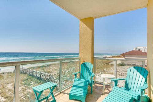Vibrant Navarre Condo Pool and Beach Chair Service!