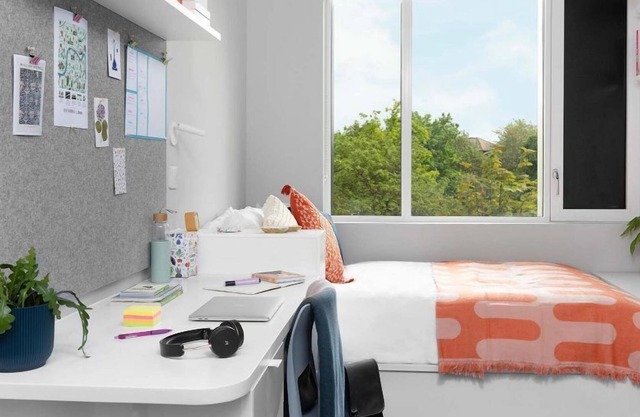 Vibrant Rooms for Students Only in London