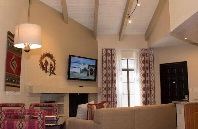 Vibrant Studio with Pool & Garden at Scottsdale Camelback Resort