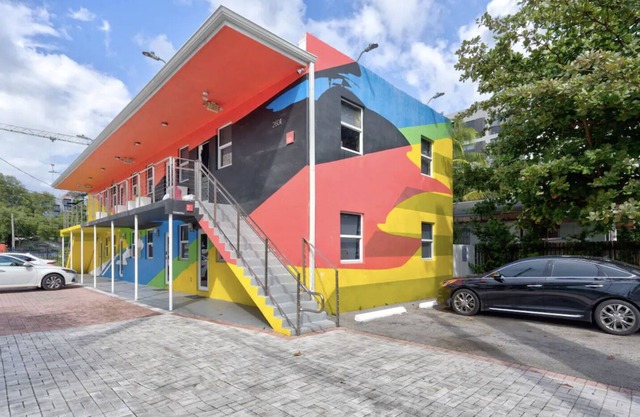 Vibrant Wynwood Loft close to everything