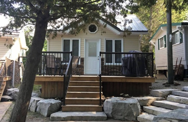 Victoria Harbour Cottages Loft Chalet