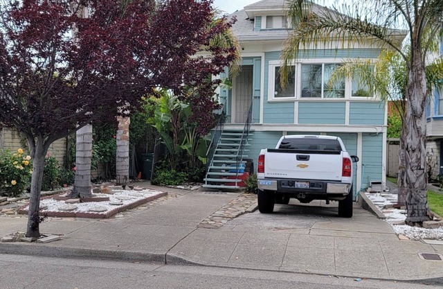 Victoria home near to downtown oakland!