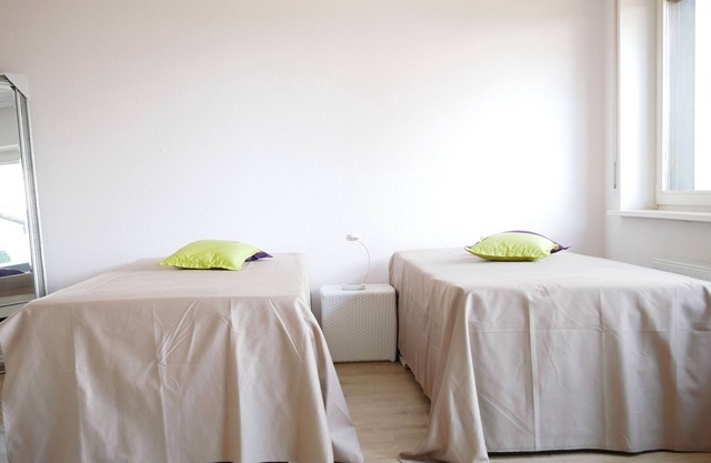Vierbettzimmer mit Dusche und WC