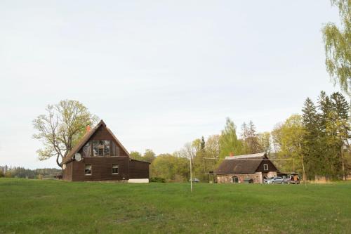 Viesu nams 'Laukezers'