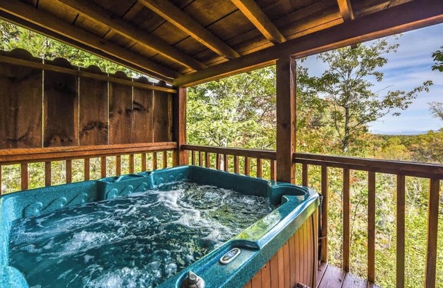 View! Cozy, Private, Fireplace, Hot Tub