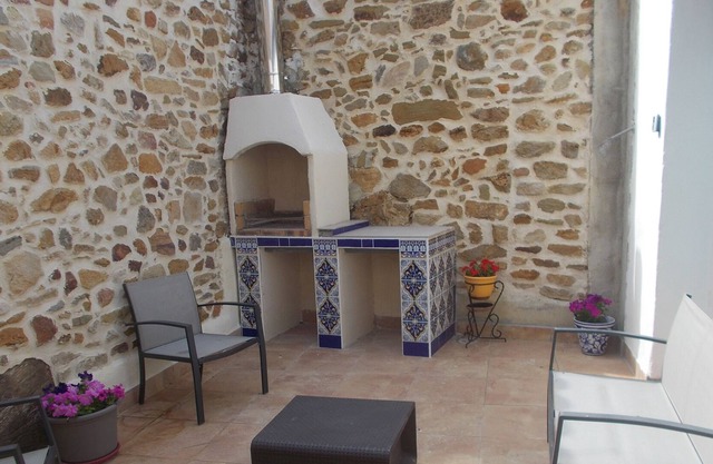 VILLAGE HOUSE 3 FACES WITH INNER COURTYARD, GARAGE 15 MIN FROM NARBONNE