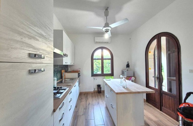 Villa bifamiliare con giardino con tre camere da letto a 300 MT dalla spiaggia