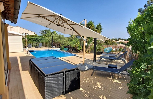 Villa 120m² infinity pool 6 people dominant view label 3* furnished