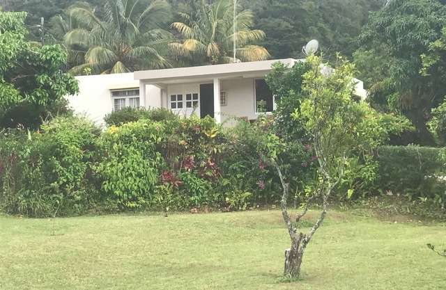 Villa, 3 bedrooms in quiet wooded and flowered area - sea and countryside views